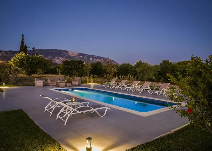 Astoria Exclusive Luxury In With Breathtaking Views And Private Grounds סבורונטה