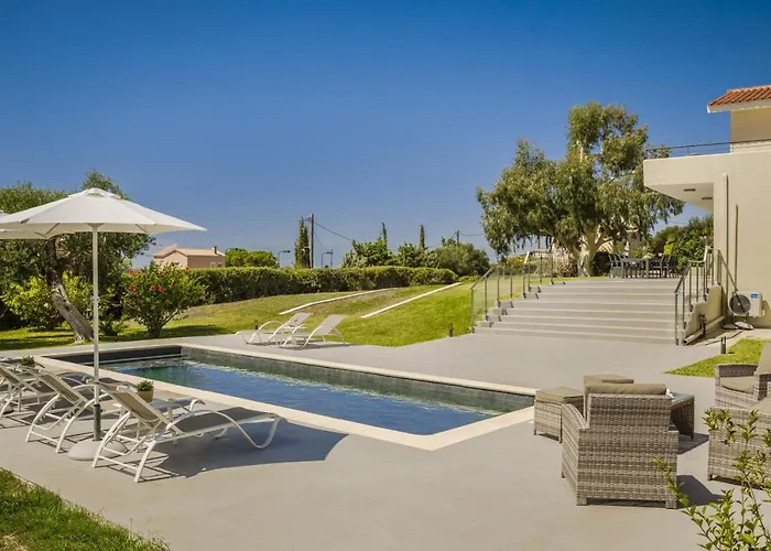 Astoria Exclusive Luxury In With Breathtaking Views And Private Grounds * סבורונטה